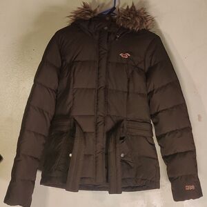 Hollister Vintage brown down puffer jacket with a faux fur-lined hood and a belt